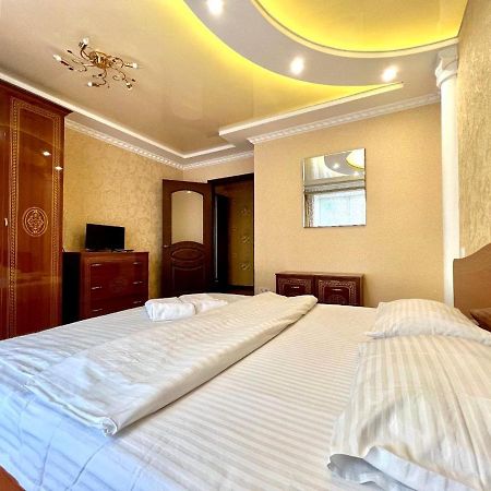 Apartpoltava Двокімнатні Апартаменти, До 6 Спальних Місць, Кутова Ванна, Корпусний Парк, Документи Для Відрядження Buitenkant foto