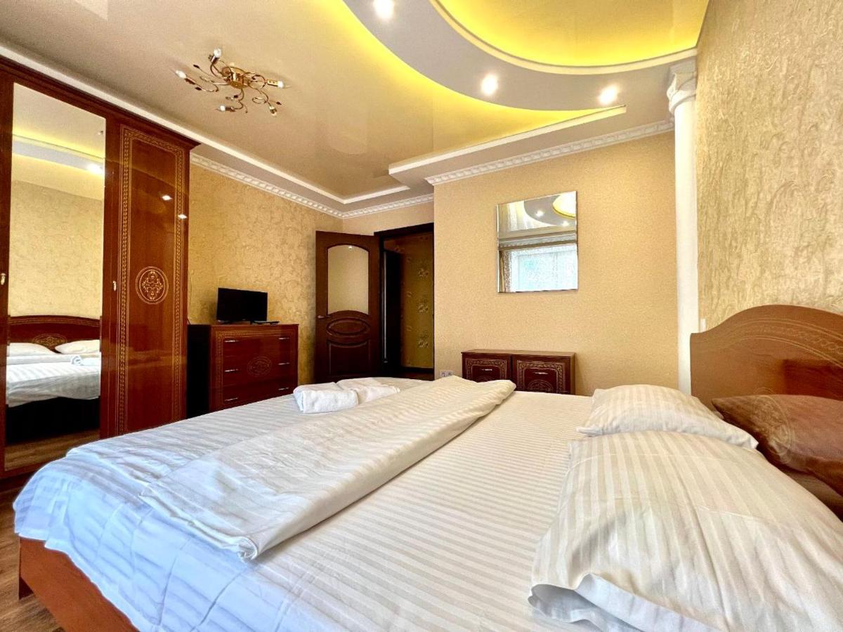 Apartpoltava Двокімнатні Апартаменти, До 6 Спальних Місць, Кутова Ванна, Корпусний Парк, Документи Для Відрядження Buitenkant foto