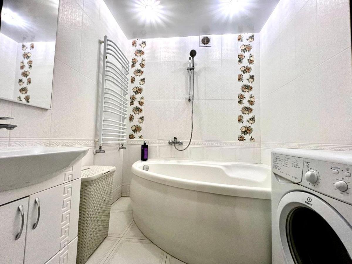 Apartpoltava Двокімнатні Апартаменти, До 6 Спальних Місць, Кутова Ванна, Корпусний Парк, Документи Для Відрядження Buitenkant foto