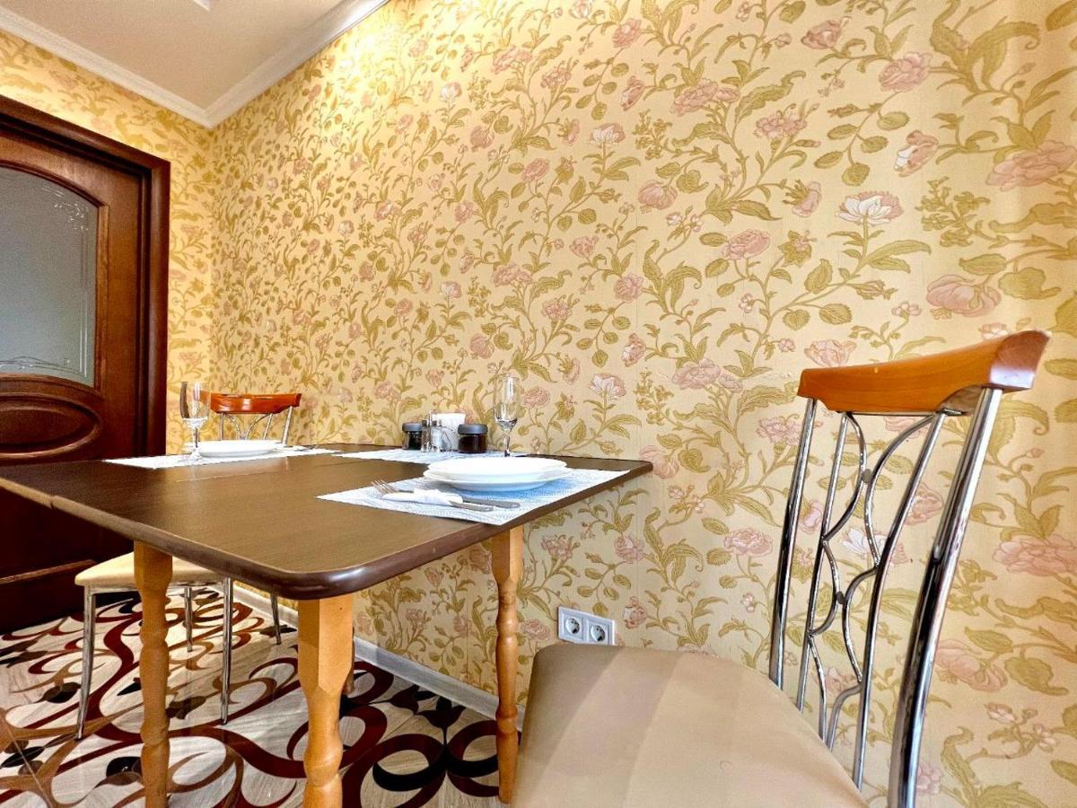 Apartpoltava Двокімнатні Апартаменти, До 6 Спальних Місць, Кутова Ванна, Корпусний Парк, Документи Для Відрядження Buitenkant foto